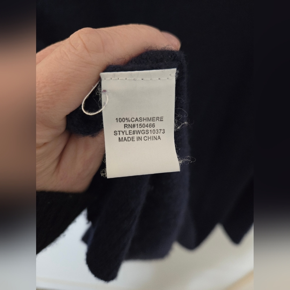 41 Hawthorn navy blue 100% cashmere long sleeve v neck sweater | Medium - Picture 4 of 5
